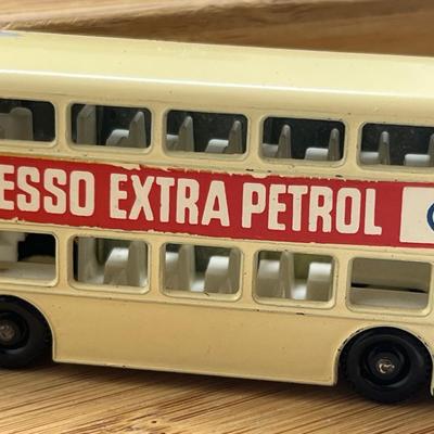 LOT 120: Vintage Lesney Matchbox Vehicles - Mercedes Coach, Freeman Inter-City Commuter, Royal Tiger Coach, Daimler Bus, Coach,...