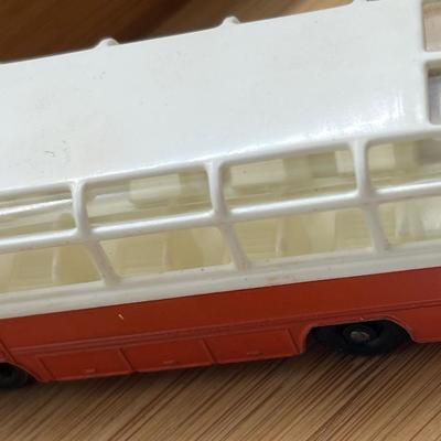 LOT 120: Vintage Lesney Matchbox Vehicles - Mercedes Coach, Freeman Inter-City Commuter, Royal Tiger Coach, Daimler Bus, Coach,...