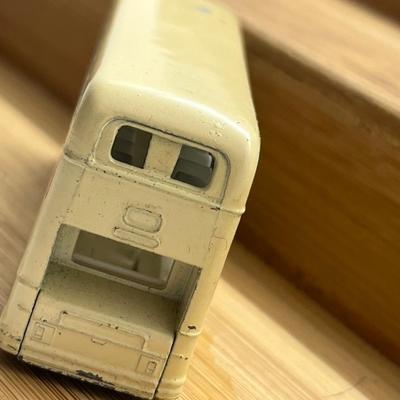 LOT 120: Vintage Lesney Matchbox Vehicles - Mercedes Coach, Freeman Inter-City Commuter, Royal Tiger Coach, Daimler Bus, Coach,...