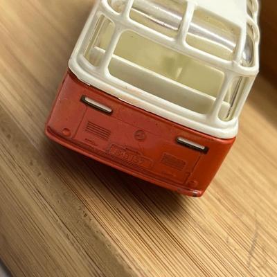 LOT 120: Vintage Lesney Matchbox Vehicles - Mercedes Coach, Freeman Inter-City Commuter, Royal Tiger Coach, Daimler Bus, Coach,...