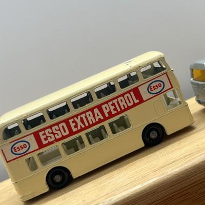LOT 120: Vintage Lesney Matchbox Vehicles - Mercedes Coach, Freeman Inter-City Commuter, Royal Tiger Coach, Daimler Bus, Coach,...