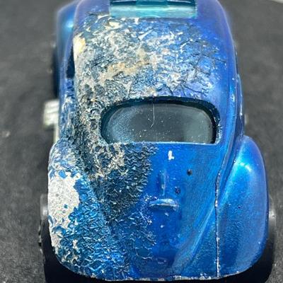 LOT 124: Vintage Redline Hot Wheels Custom Volkswagen 1967 Mattel