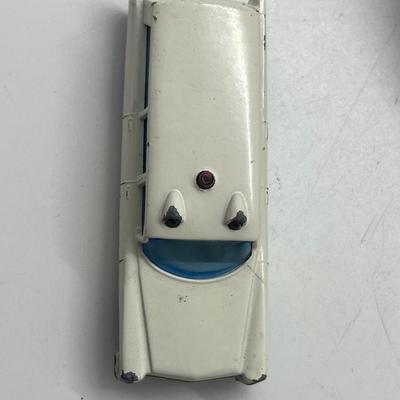 LOT 133: Vintage Lesney Matchbox Vehicles - Mercury, S&S Cadillac Ambulance, Land Rover Fire Truck