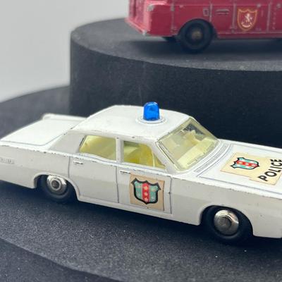 LOT 133: Vintage Lesney Matchbox Vehicles - Mercury, S&S Cadillac Ambulance, Land Rover Fire Truck