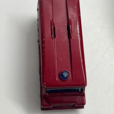 LOT 133: Vintage Lesney Matchbox Vehicles - Mercury, S&S Cadillac Ambulance, Land Rover Fire Truck
