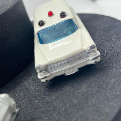 LOT 133: Vintage Lesney Matchbox Vehicles - Mercury, S&S Cadillac Ambulance, Land Rover Fire Truck