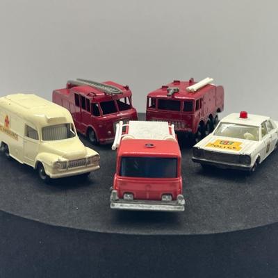 LOT 138: Vintage Lesney Matchbox Vehicles - Lomas Ambulance, Fire Pumper Truck, Ford Galaxie, Merryweather Marquis Series III and Foamite...