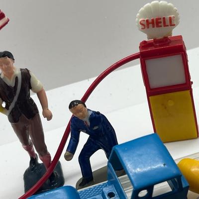 LOT 148: Miscellaneous Vintage Toy Car Parts and Pieces