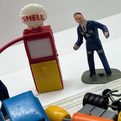 LOT 148: Miscellaneous Vintage Toy Car Parts and Pieces