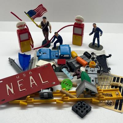 LOT 148: Miscellaneous Vintage Toy Car Parts and Pieces