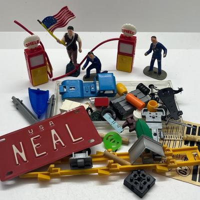LOT 148: Miscellaneous Vintage Toy Car Parts and Pieces