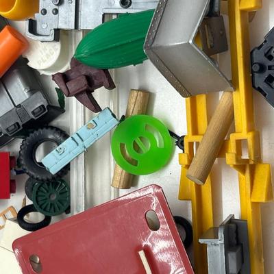 LOT 148: Miscellaneous Vintage Toy Car Parts and Pieces