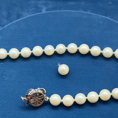 LOT 149: Najarda Pearls with 14K White Gold Clasp
