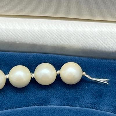LOT 149: Najarda Pearls with 14K White Gold Clasp