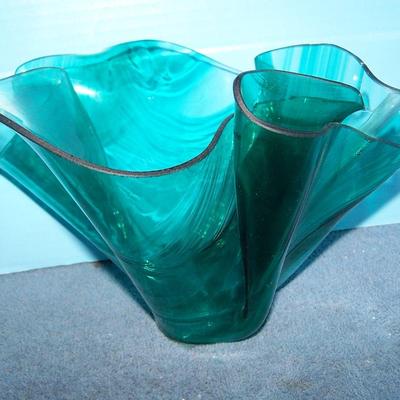 `LOT 4 LOVELY COLLECTIBLE ART GLASS