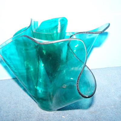 `LOT 4 LOVELY COLLECTIBLE ART GLASS