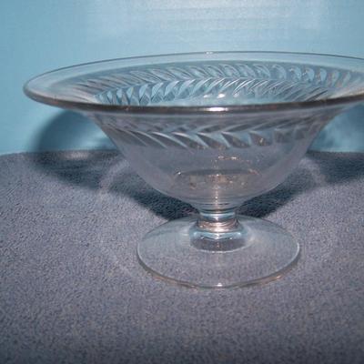 LOT 8 LOVELY VINTAGE CRYSTAL