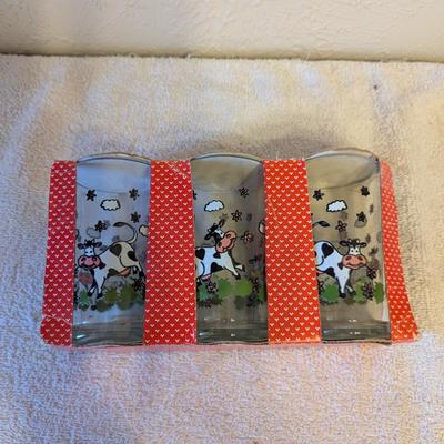 Sale Photo Thumbnail #486: 3 pc tumbler drinking glasses with cows