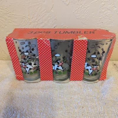Sale Photo Thumbnail #484: 3 pc tumbler drinking glasses with cows