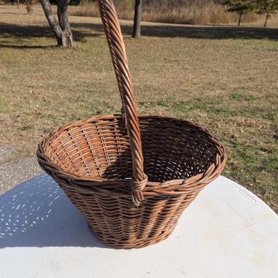 Sale Photo Thumbnail #539: Wicker basket with handle