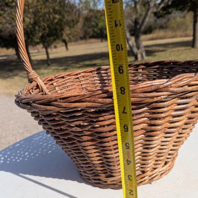 Sale Photo Thumbnail #544: Wicker basket with handle