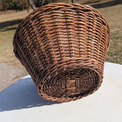 Sale Photo Thumbnail #541: Wicker basket with handle