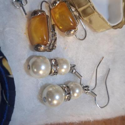 Sale Photo Thumbnail #619: earring bundle