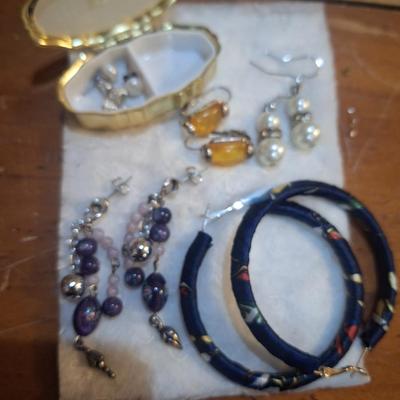 Sale Photo Thumbnail #617: earring bundle