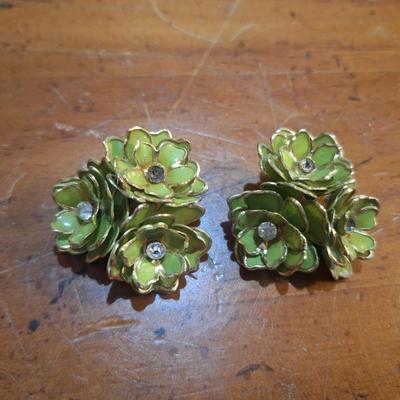 Sale Photo Thumbnail #626: notice the center some of them have the center stone missing.