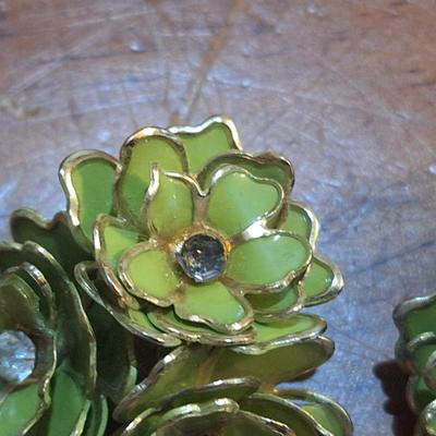 Sale Photo Thumbnail #627: notice the center some of them have the center stone missing.