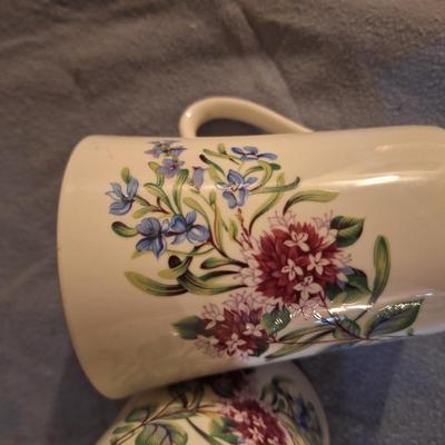 Sale Photo Thumbnail #635: coffee cups