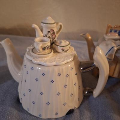 Sale Photo Thumbnail #638: small collectible teapots