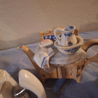 Sale Photo Thumbnail #641: small collectible teapots