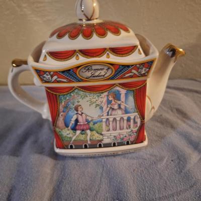 Sale Photo Thumbnail #643: Romeo and Juliet teapot