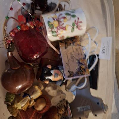 Sale Photo Thumbnail #664: mixed lot of random things