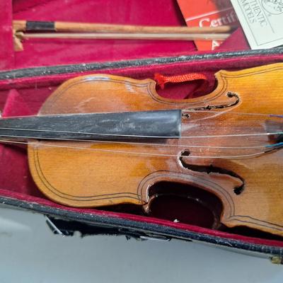 Sale Photo Thumbnail #728: this looks like it maybe was a salesman model. Please notice the last photo with the sticker on it to get an idea of how small it is the sticker is 1.25 in tall by 2.25 in wide.