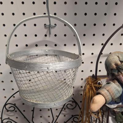 Sale Photo Thumbnail #780: misc. wire baskets, and small dolls