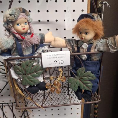 Sale Photo Thumbnail #781: misc. wire baskets, and small dolls