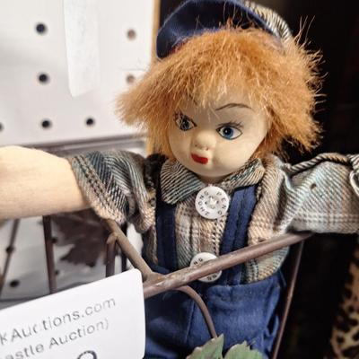 Sale Photo Thumbnail #783: misc. wire baskets, and small dolls