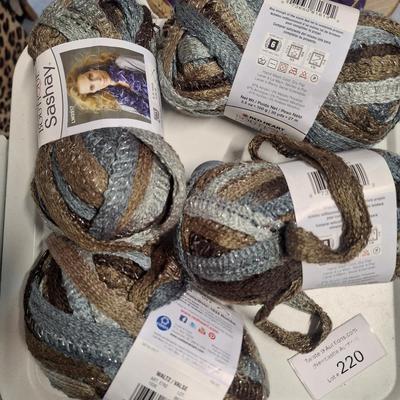 Sale Photo Thumbnail #785: 4 skeins of yard from same dye lot