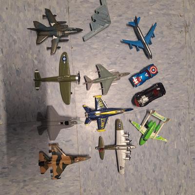 Sale Photo Thumbnail #795: toy air planes and hot wheel size cars