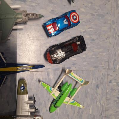 Sale Photo Thumbnail #799: toy air planes and hot wheel size cars
