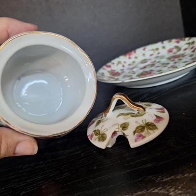 Sale Photo Thumbnail #816: maker unknown, it looks a lot like Spode's rosebud chintz but that is not what it is.  It would be a good substitute until you found originals.