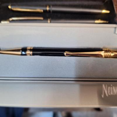 Sale Photo Thumbnail #934: misc. bundle of pens