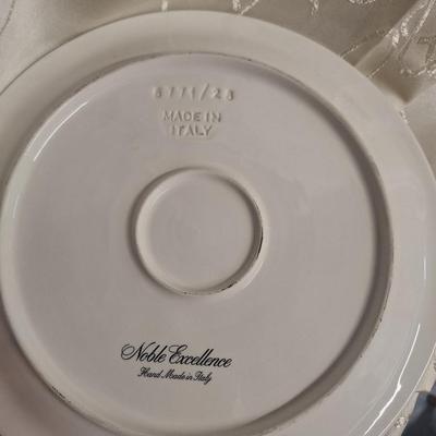 Sale Photo Thumbnail #980: Noble Excellence tulip painted plate