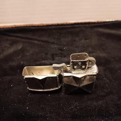 UNIQUE BELT BUCKLE WITH LIGHTER AND LADY LUCK BUCKLE