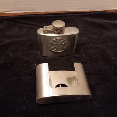 VERY UNIQUE BELT BUCKLE WITH 2 OZ FLASK AND OVAL CROSS BUCKLE