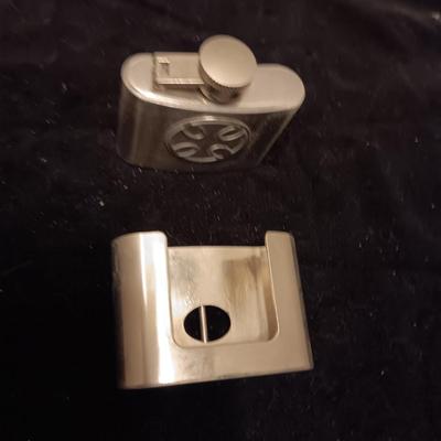 VERY UNIQUE BELT BUCKLE WITH 2 OZ FLASK AND OVAL CROSS BUCKLE