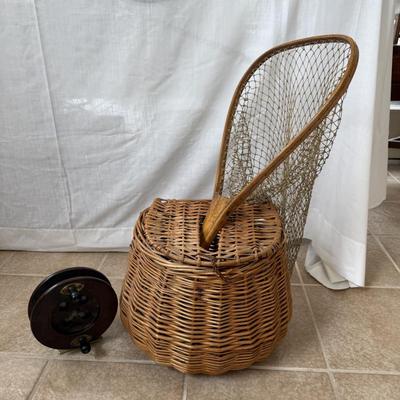 S153 Antique Fishing Net And Eton Son Wooden Fishing Reel with Fishing Basket