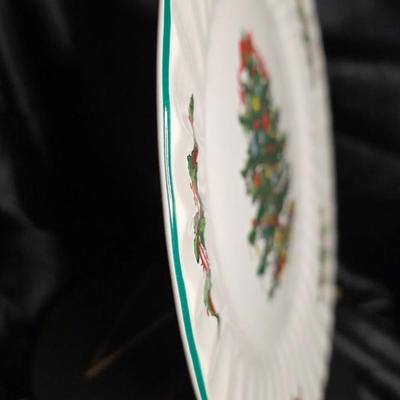 Vintage Christmas Village 10-Inch Dinner Plates Set of 10 - Festive Holiday Tree and Holly Design